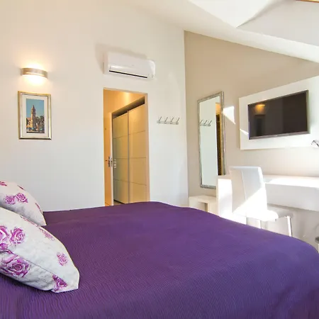 Laura Lux Gostinjska kuća 4*