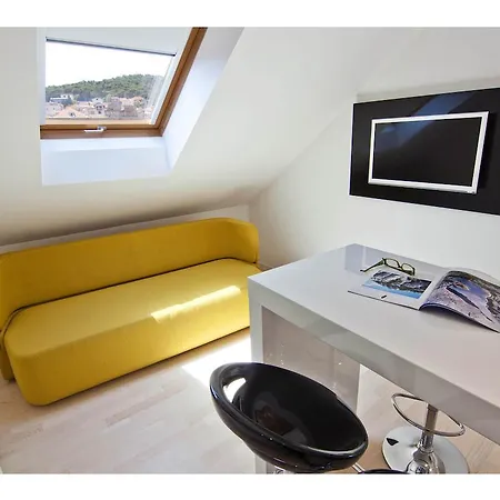 Laura Lux Guest house