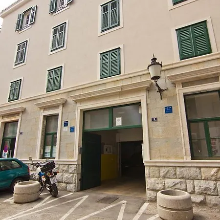 Guest house Laura Lux 4*