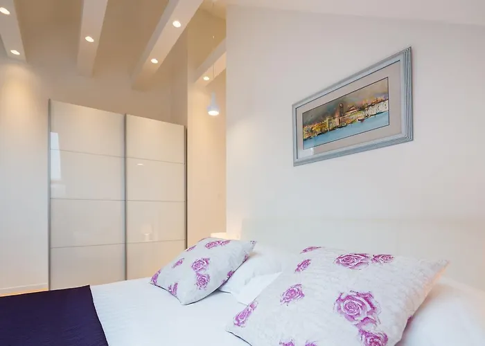 Laura Lux Guest house