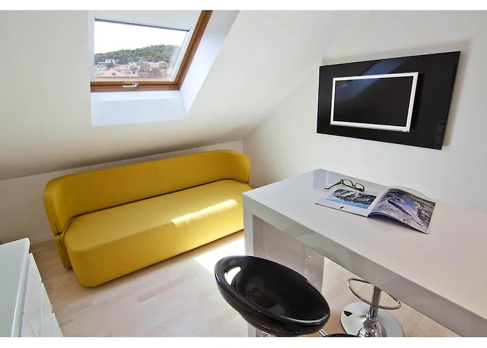 Laura Lux Guest house