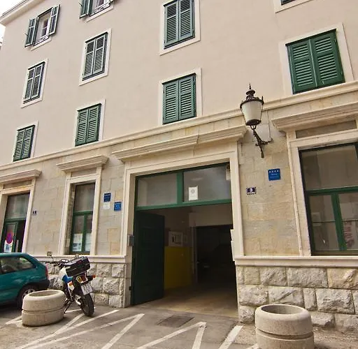 Guest house Laura Lux 4*