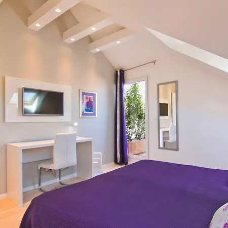 Laura Lux Guest house