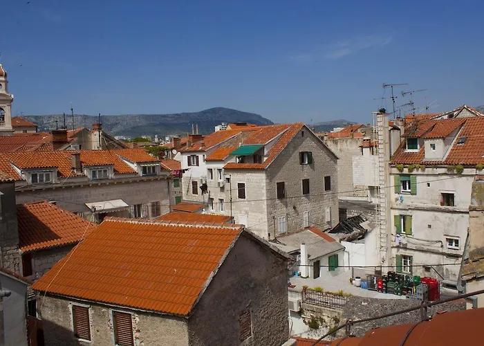 Laura Lux Guest house