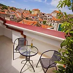 Laura Lux Pensjonat 4*